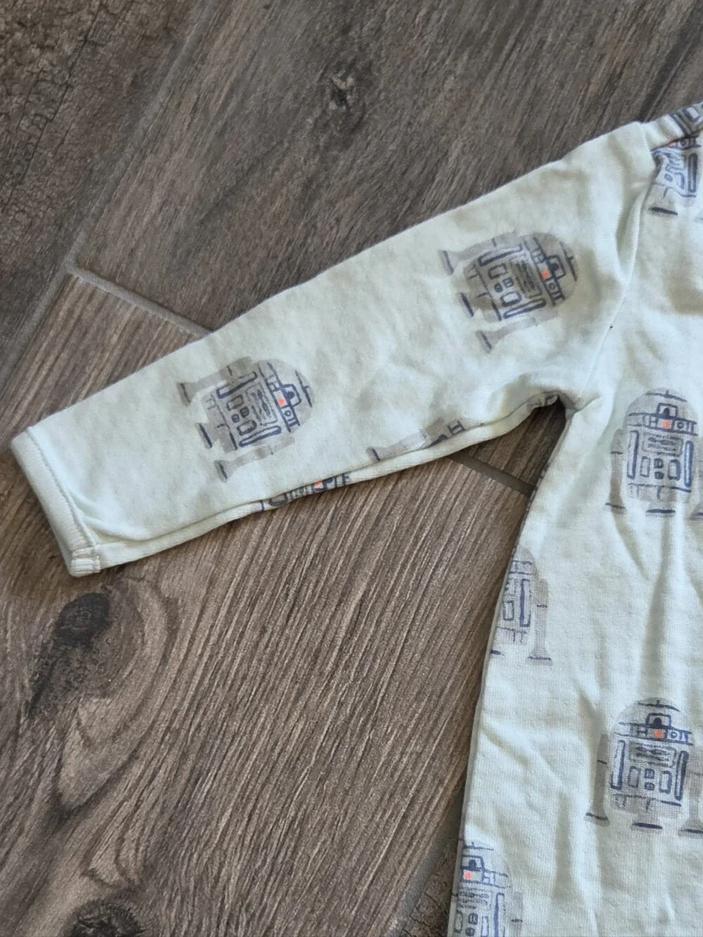 GAP Baby NWT 6-9 Months Striped Star Wars R2D2 Footie Romper and Hat